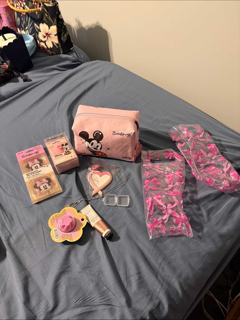 Disney Pink Minnie Mouse Cosmetic Bag with Matching Pink Accessories